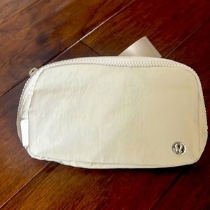 NEW Lululemon Everywhere Belt Bag White Opal